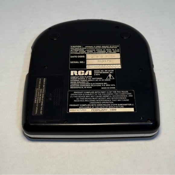 RCA CD Player NOT WORKING - Picture 2 of 4